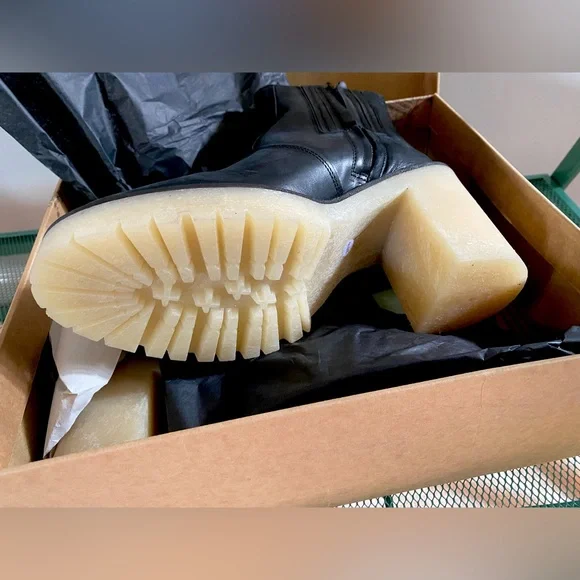 Free People James Chelsea Boots ✨ Black Leather Size 8.5 | 38.5 | heeled - Picture 16 of 16